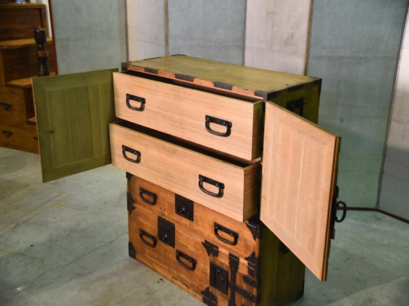 Edo Period Japanese Kannon Biraki Tansu Clothing Chest - Image 16