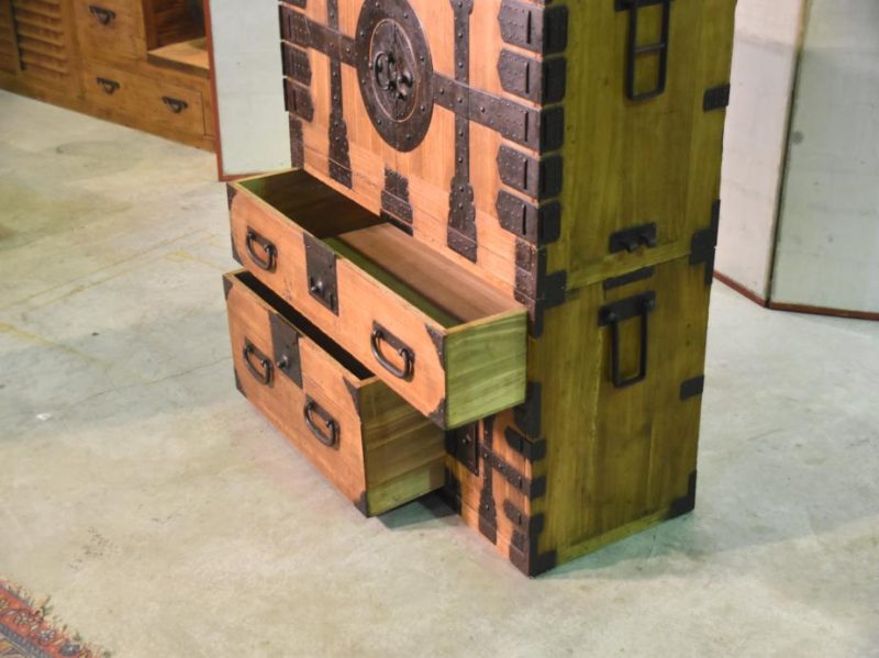 Edo Period Japanese Kannon Biraki Tansu Clothing Chest - Image 15
