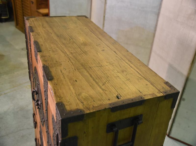 Edo Period Japanese Kannon Biraki Tansu Clothing Chest - Image 11