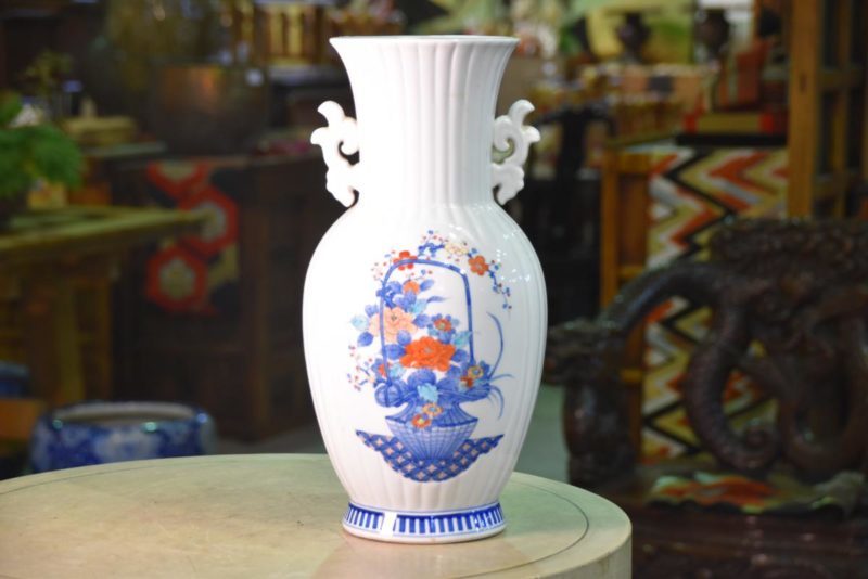 Japanese Kakiemon Pottery Vase