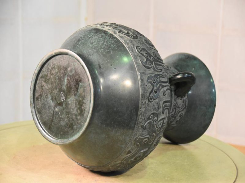 Japanese 1950's Bronze Flower Vase - Image 3