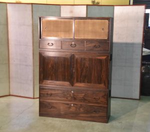 Kaki Mae Wedding Chest