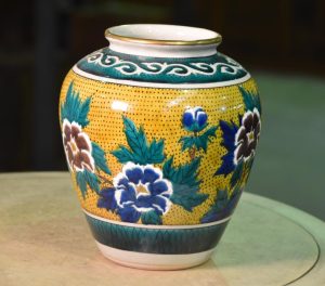 Japanese Ko Kutani Style Vase