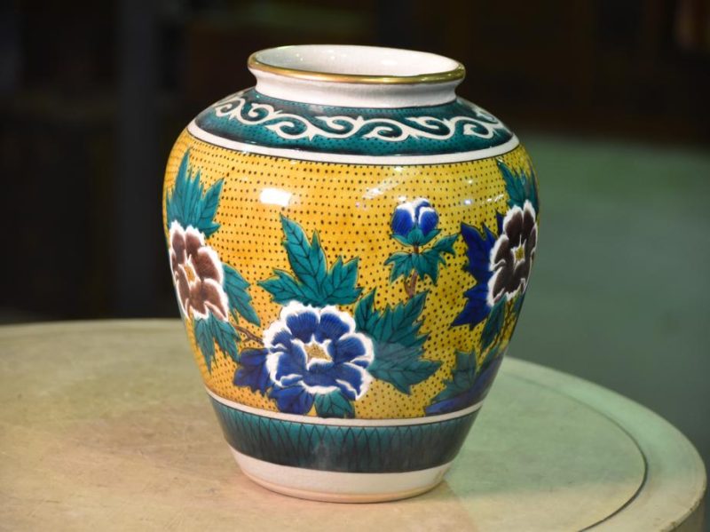 Japanese Ko Kutani Style Vase
