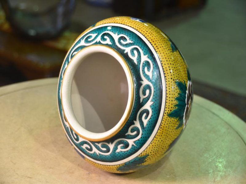 Japanese Ko Kutani Style Vase - Image 3