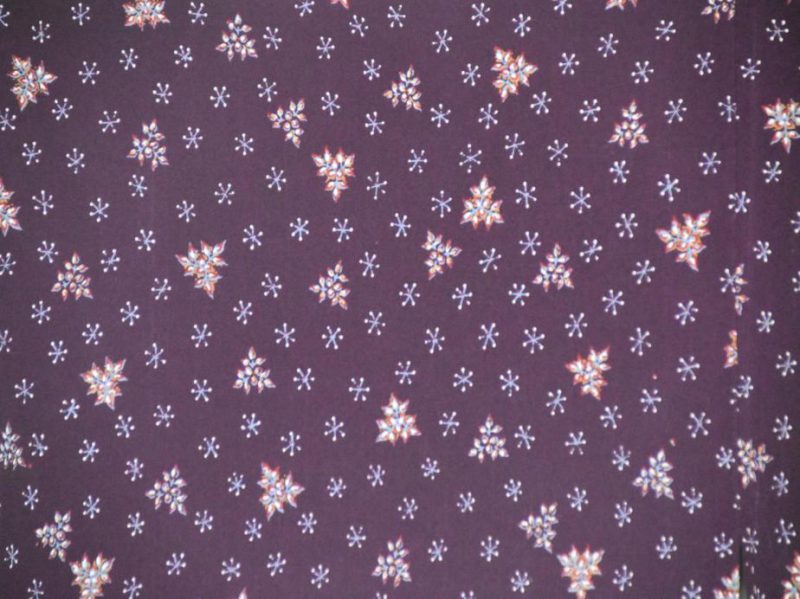 Purple silk ladies Kimono with dainty snowflake and maple leaf pattern - Image 5