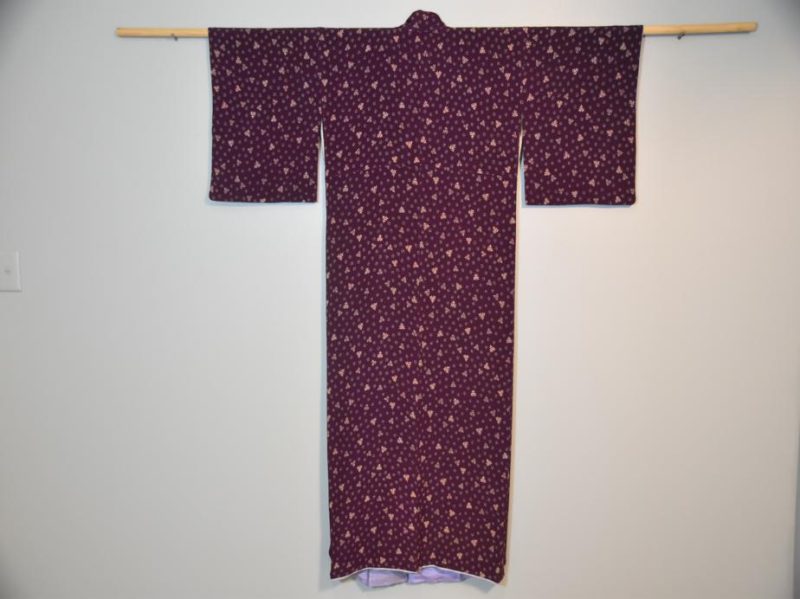 Purple silk ladies Kimono with dainty snowflake and maple leaf pattern - Image 3
