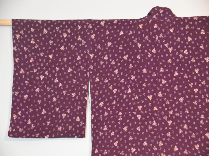 Purple silk ladies Kimono with dainty snowflake and maple leaf pattern - Image 2