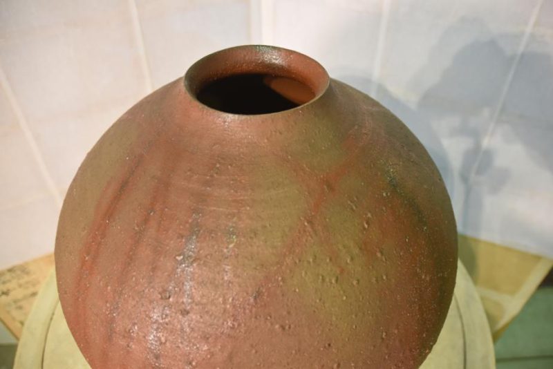 Large Bizen Pottery Vase - Image 5