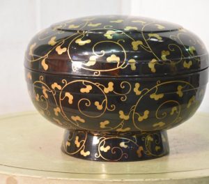 Lacquer Japanese Cake Box