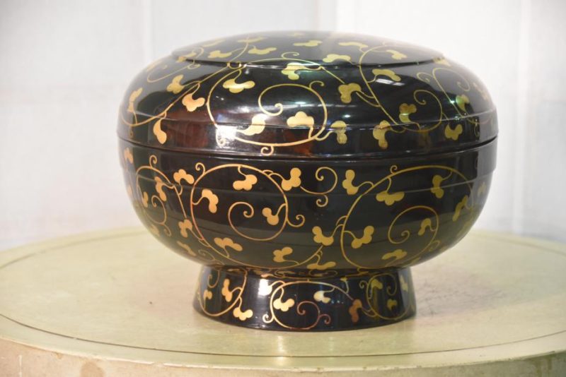 Lacquer Japanese Cake Box