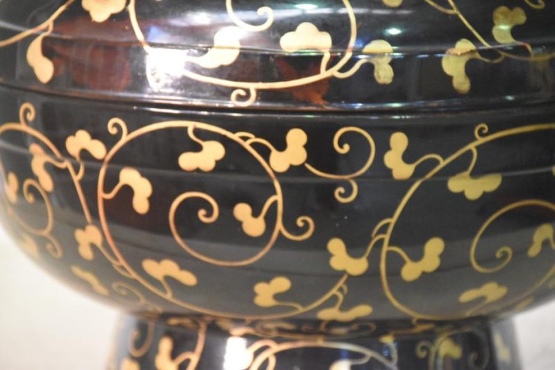 Lacquer Japanese Cake Box - Image 2