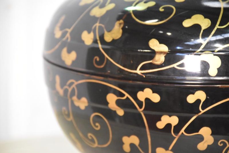 Lacquer Japanese Cake Box - Image 8