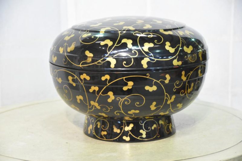 Lacquer Japanese Cake Box - Image 7