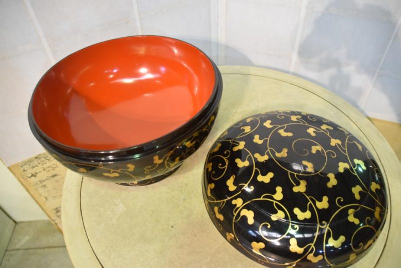 Lacquer Japanese Cake Box - Image 4