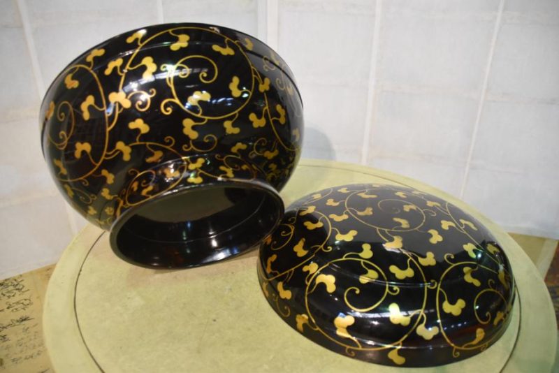 Lacquer Japanese Cake Box - Image 3