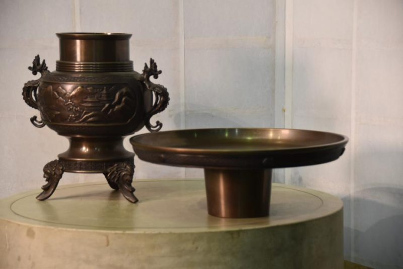 Japanese Usubata Bronze Vase - Image 6