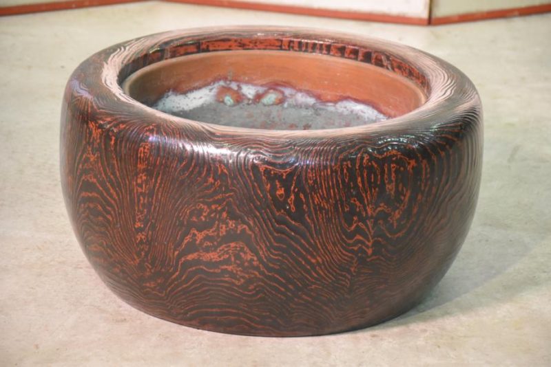 Large Japanese Negoro Lacquered Mountain Cedar Hibachi Width: 630mm - Image 10
