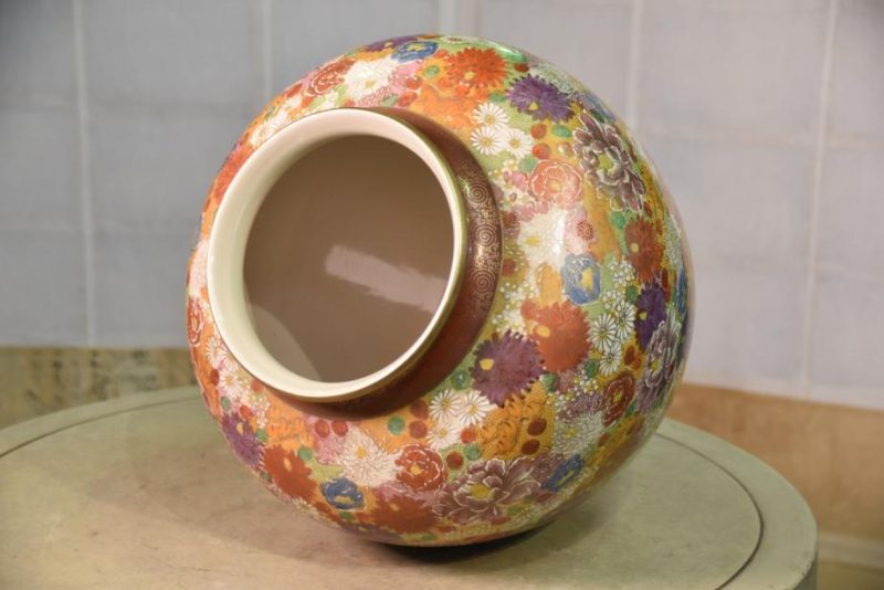 Japanese Vintage Satsuma Flower Vase - Image 5