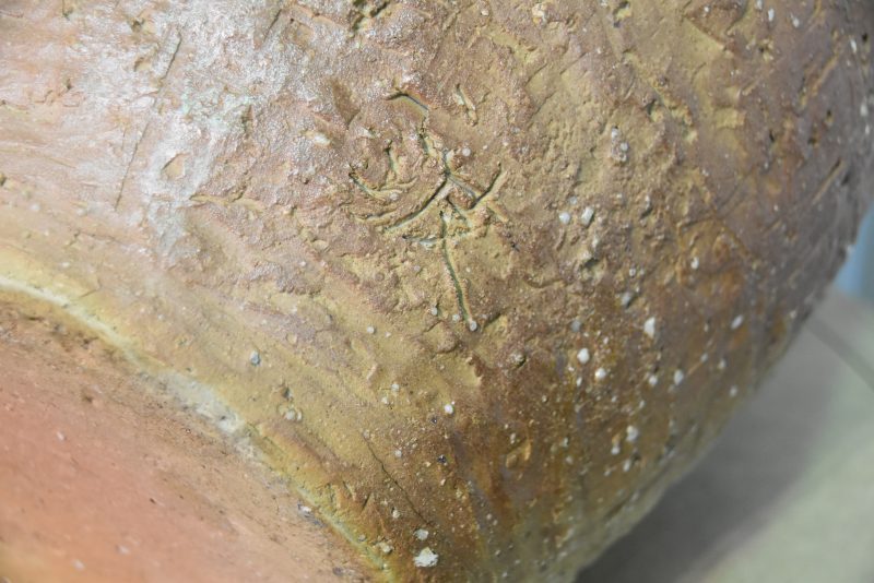 Shigaraki Pottery Urn - Image 3