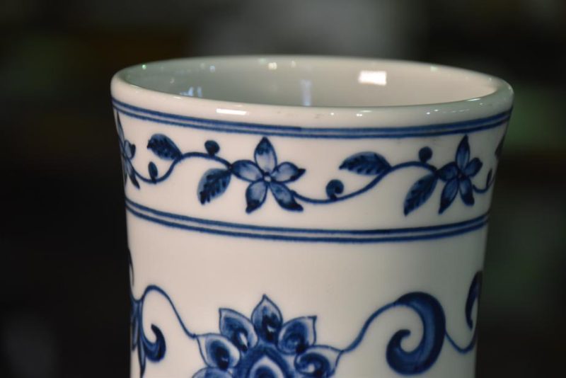 Japanese Blue and White Ceramic Dragon Vase - Image 7