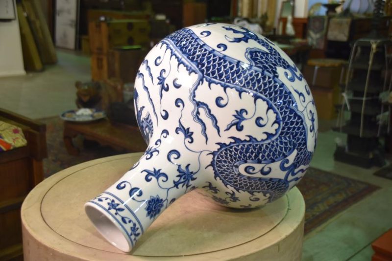 Japanese Blue and White Ceramic Dragon Vase - Image 4
