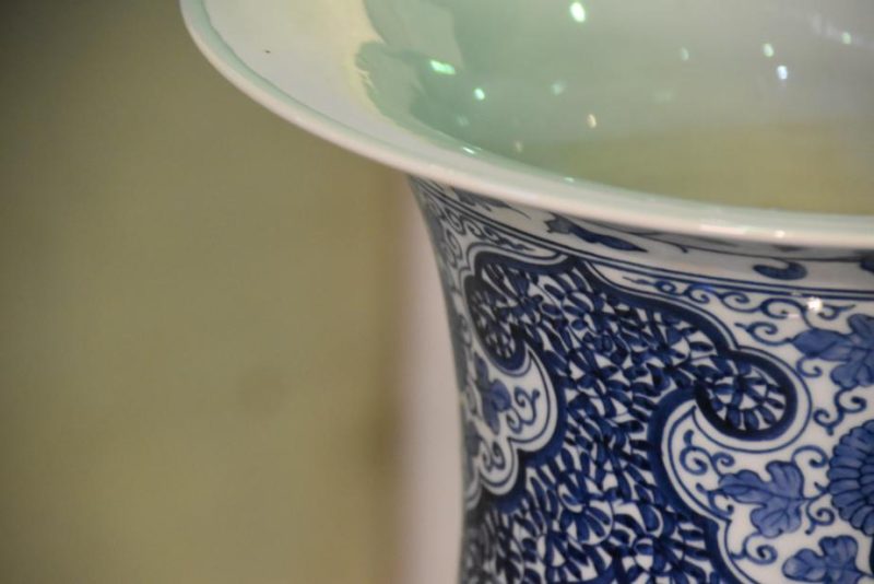 Japanese Arita Ware Vase and Wooden Stand - Image 4