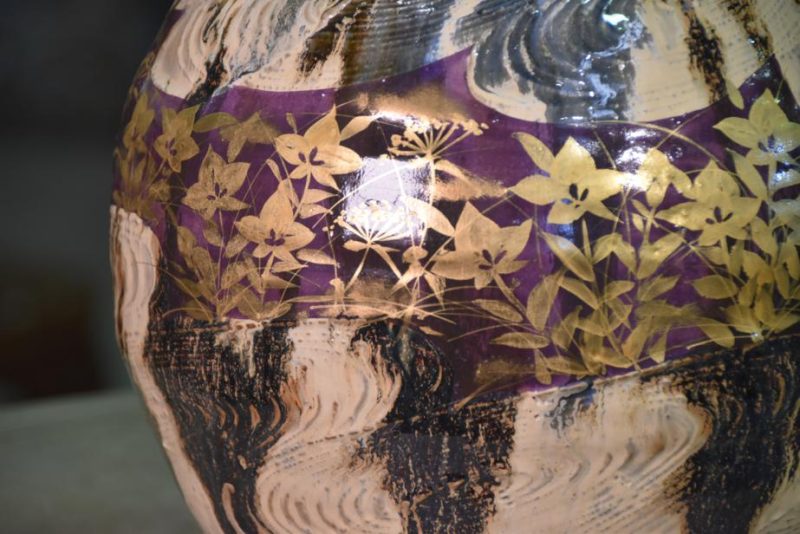 Japanese Pottery Vase decorated with a Wood Grain Design and Flowers - Image 11