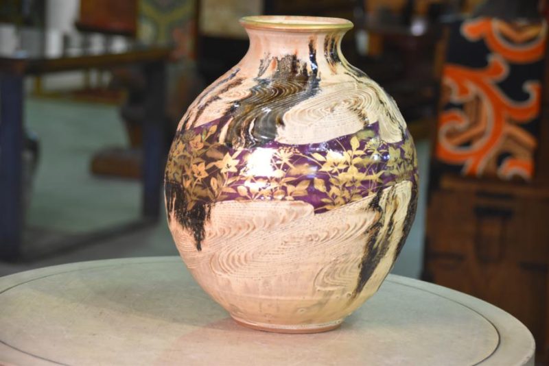 Japanese Pottery Vase decorated with a Wood Grain Design and Flowers - Image 9