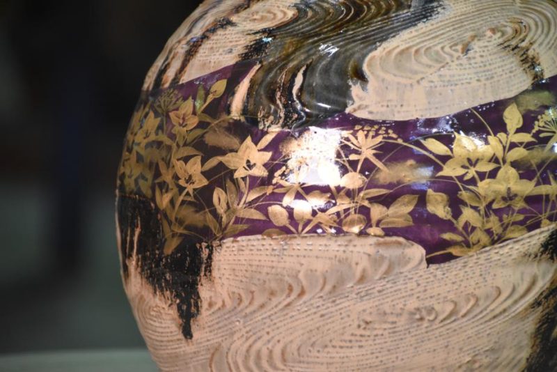 Japanese Pottery Vase decorated with a Wood Grain Design and Flowers - Image 8