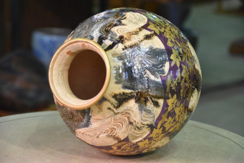 Japanese Pottery Vase decorated with a Wood Grain Design and Flowers - Image 7