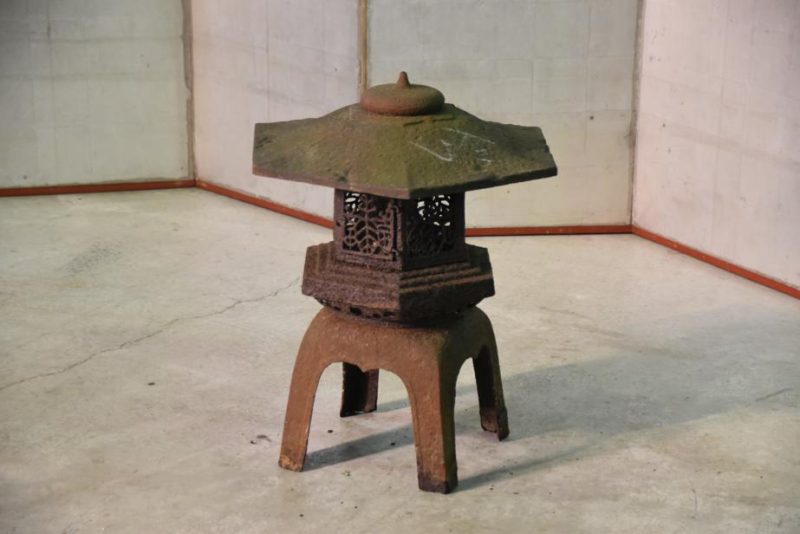 Yukimi Tetsu Andon Japanese Cast Iron Garden Lantern - Image 7