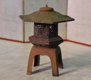Yukimi Tetsu Andon Japanese Cast Iron Garden Lantern