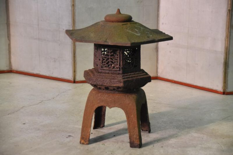 Yukimi Tetsu Andon Japanese Cast Iron Garden Lantern