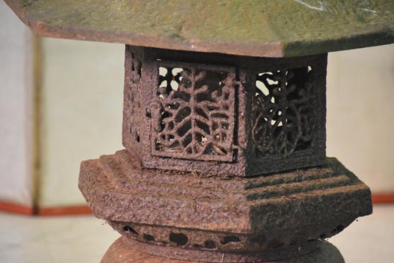 Yukimi Tetsu Andon Japanese Cast Iron Garden Lantern - Image 6