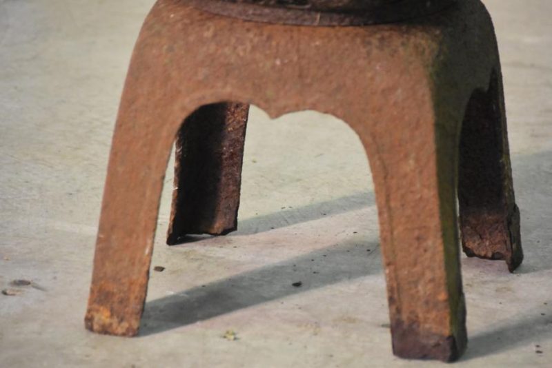 Yukimi Tetsu Andon Japanese Cast Iron Garden Lantern - Image 5