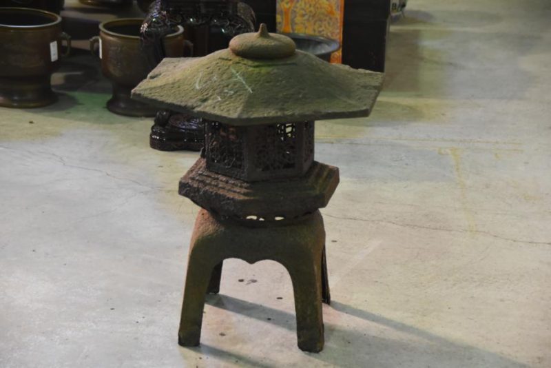 Yukimi Tetsu Andon Japanese Cast Iron Garden Lantern - Image 4