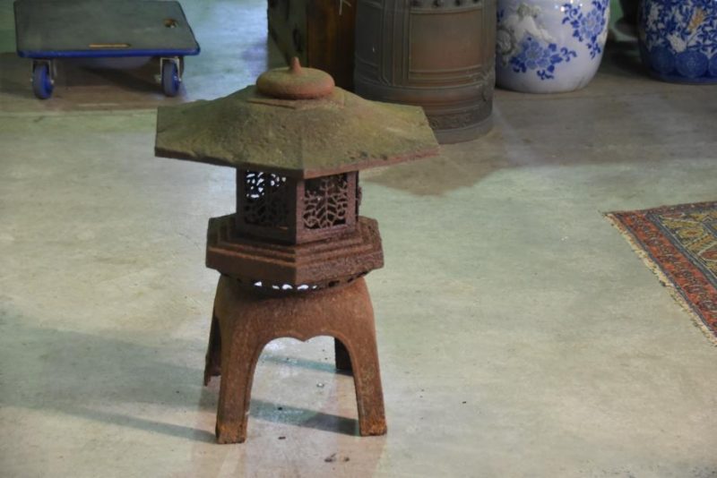 Yukimi Tetsu Andon Japanese Cast Iron Garden Lantern - Image 3