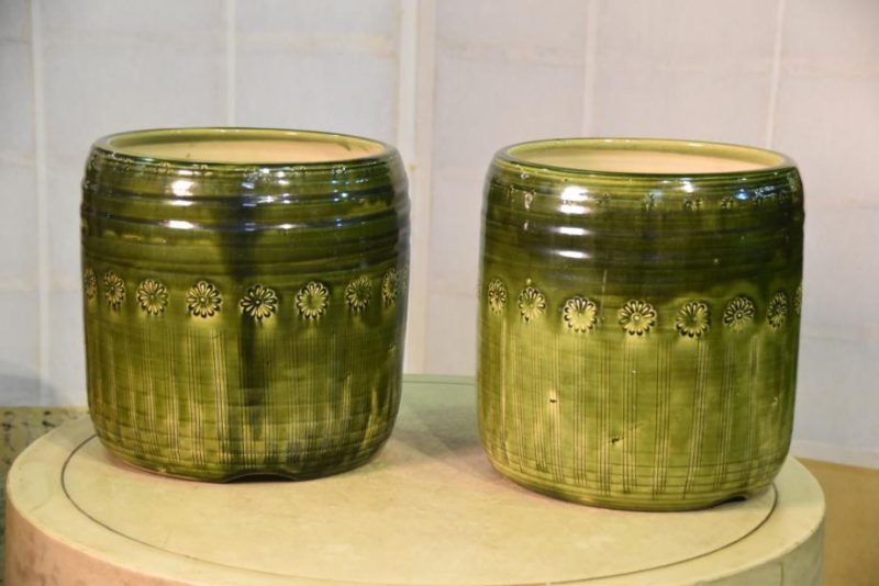 A Pair of Oribe Pottery Hibachi Urns - Image 7