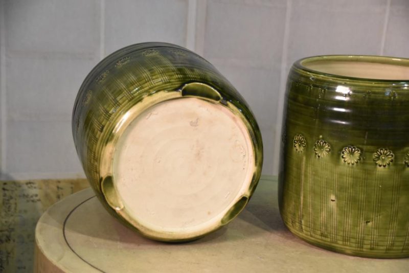 A Pair of Oribe Pottery Hibachi Urns - Image 8