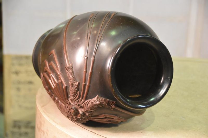 Japanese Meiji Period Bronze Lobster Vase - Image 5