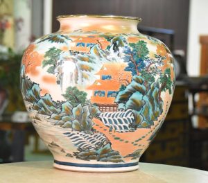Large Kutani Pottery Vase