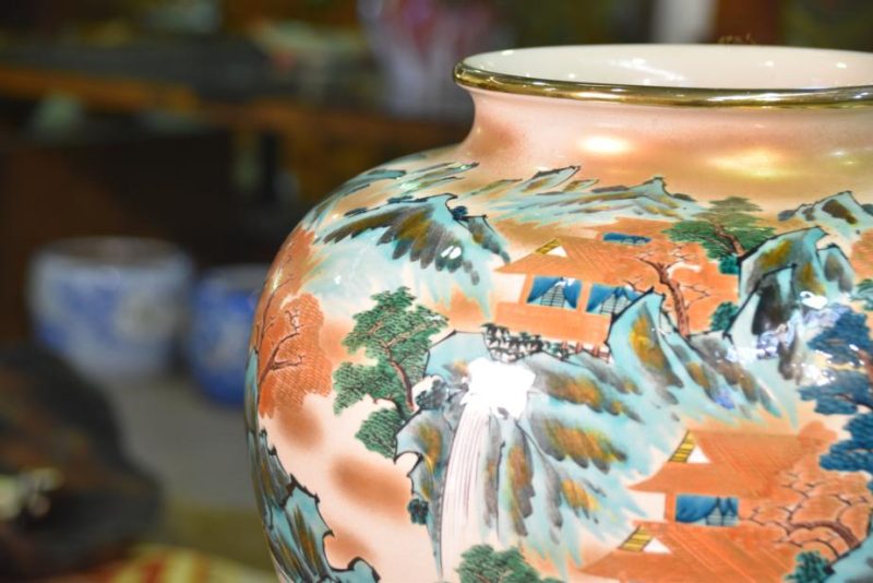 Large Kutani Pottery Vase - Image 9