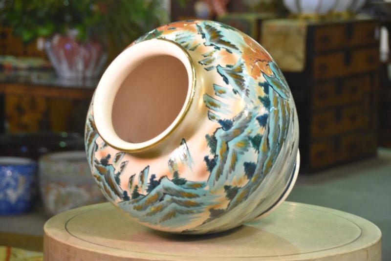Large Kutani Pottery Vase - Image 5