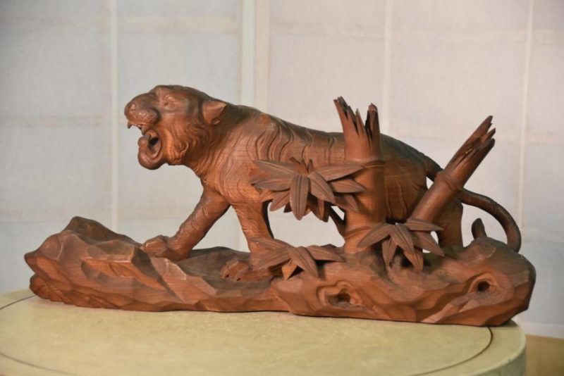 Japanese Tiger and Bamboo carved in Elm Wood - Image 2