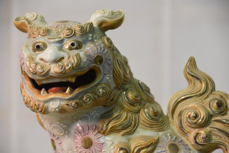 Japanese Porcelain Shi Shi - Buddhist Lion Dog by Kutani Yaki - Image 2