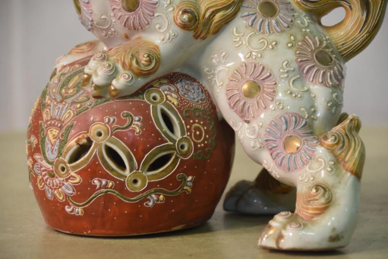 Japanese Porcelain Shi Shi - Buddhist Lion Dog by Kutani Yaki - Image 3