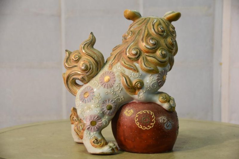 Japanese Porcelain Shi Shi - Buddhist Lion Dog by Kutani Yaki - Image 4
