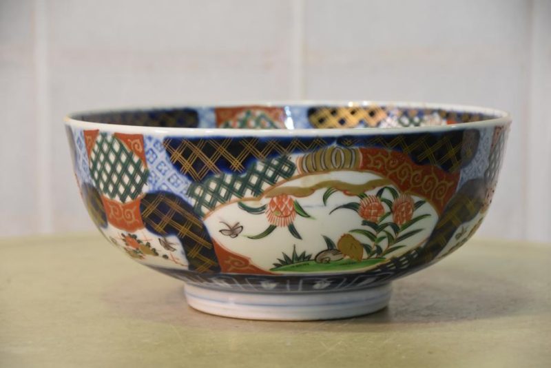 Coloured Imari Bowl - Japanese Porcelain
