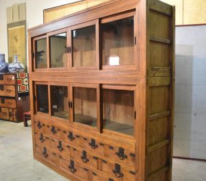 Merchant's Show Case